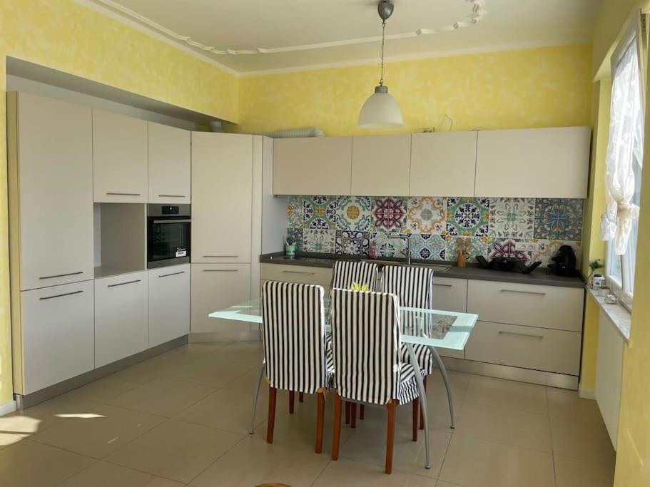Ocean View With Fast Wi-fi And Elevator To Town Сasa de vacaciones *